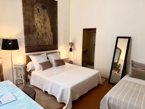 C'est une maison bleue - a blue lodge in Bordeaux