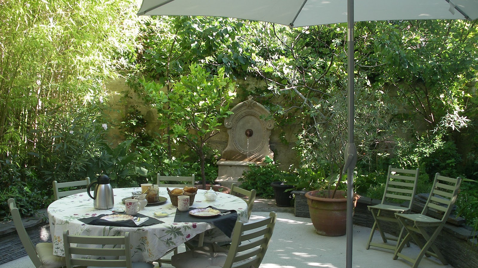 C'est une maison bleue - a blue lodge in Bordeaux