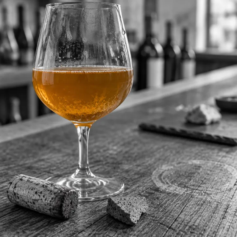 The Natural Wine Side of Bordeaux : The Bars and Tables That Pour Outside the Classification